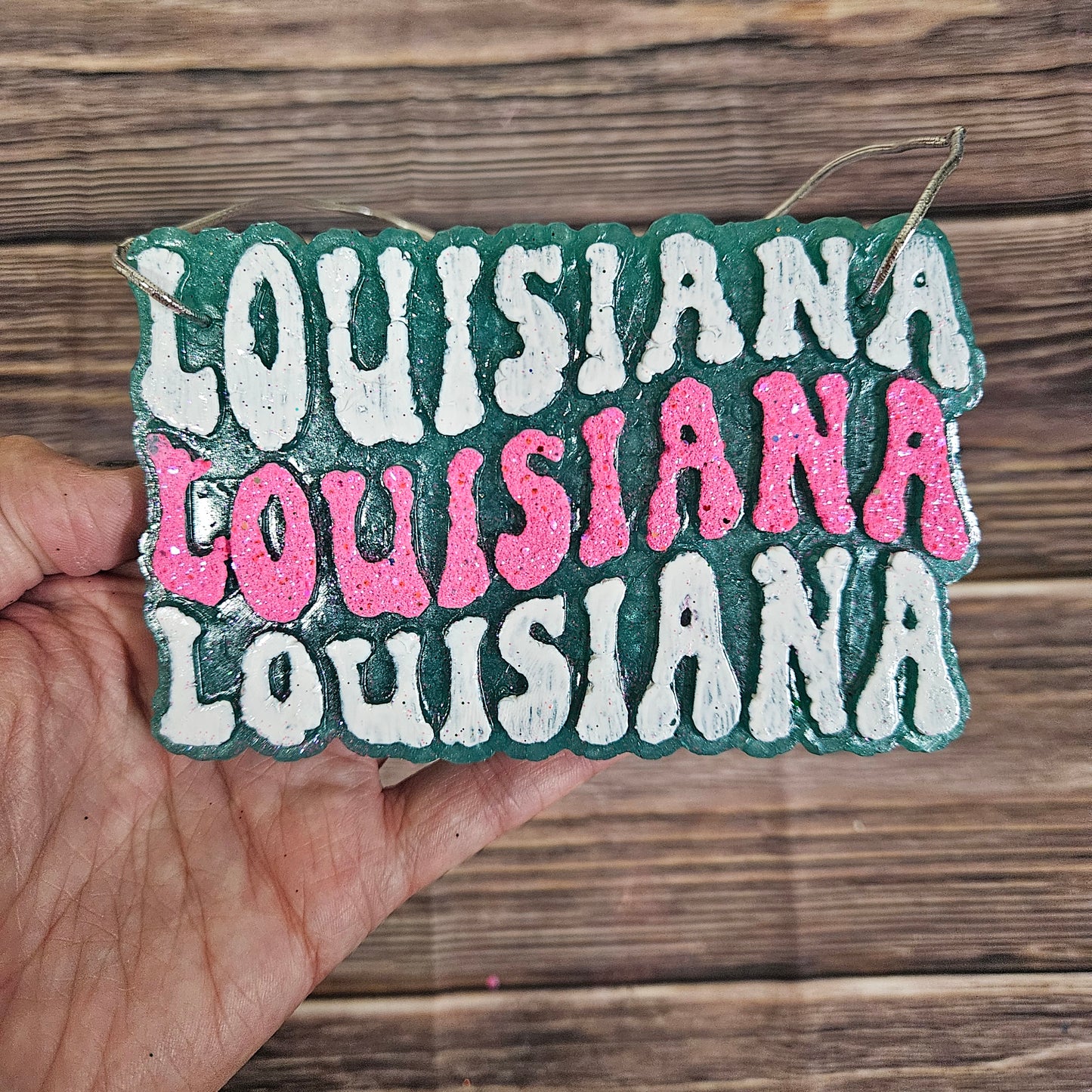 Louisiana Wavy Text